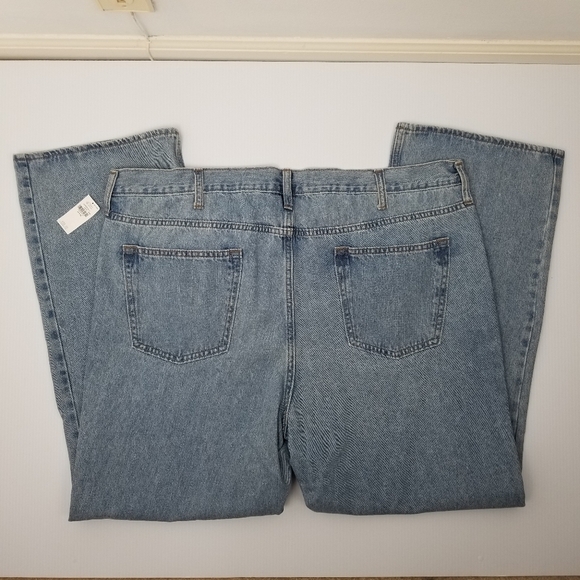 Old Navy Boot-Cut Jeans - Picture 4 of 10